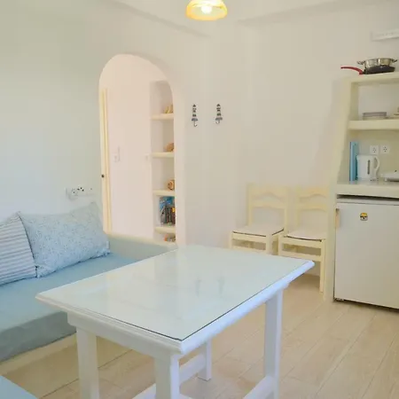 Veletas Adamantas (Milos)