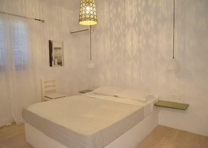 Veletas * Adamantas (Milos)